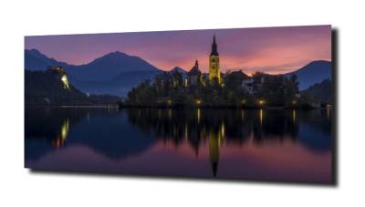 obraz na szkle Zamek na jeziorze nocą 