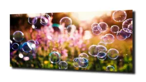 obraz na szkle Bańki mydlane na łące 